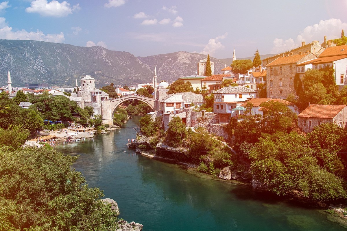 pixelraw-mostar-4592972_1280.jpg